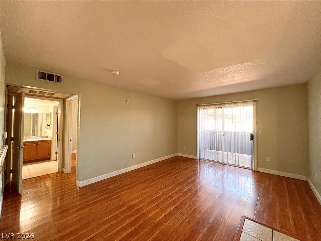 1 bed, 1.0 bath, 755 sqft, $1,100 — Photo 1