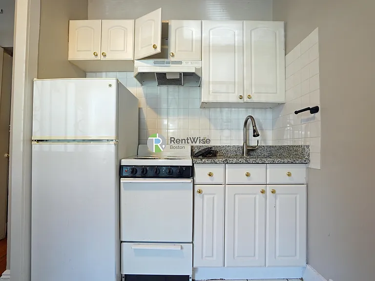 50 Park Vale Ave #18 — Photo 6