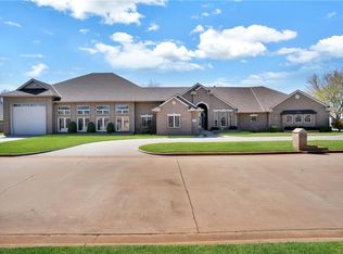 1810 Westwood Estates Dr, Elk City, OK 73644