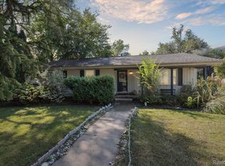 12900 Lake Point Pass, Van Buren Township, MI 48111