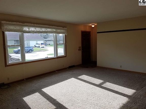 3rd image of 2235 Leland Way