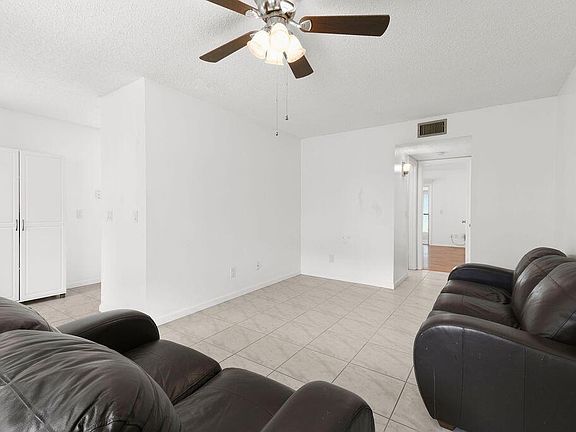 5th image of 10 Lake Vista Trl APT 103