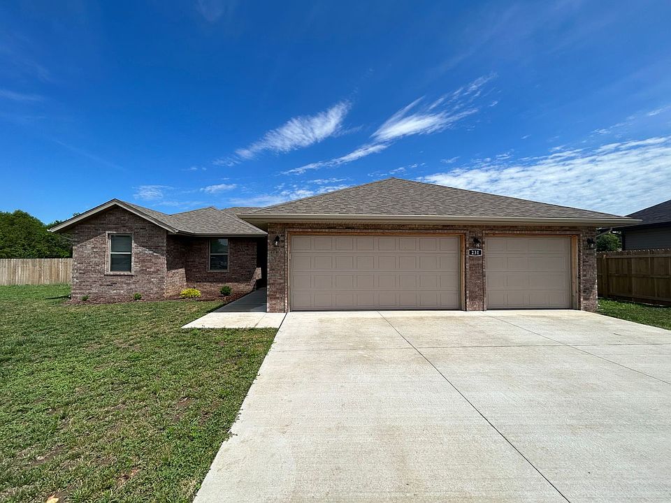 1st image of 231 W Canterbury Ln