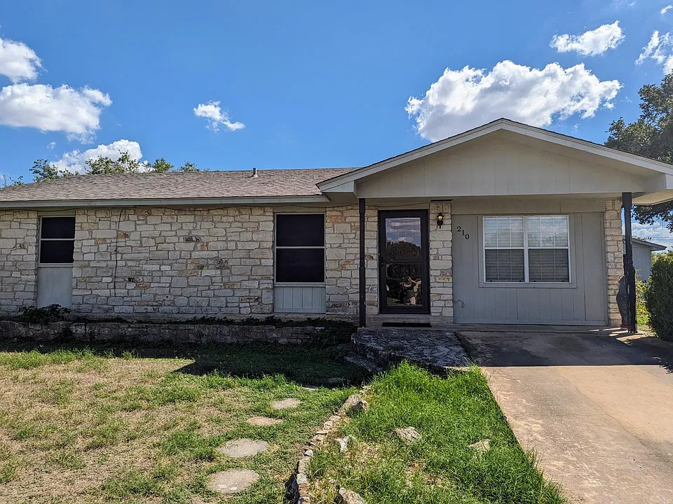 210 Matthew Ln