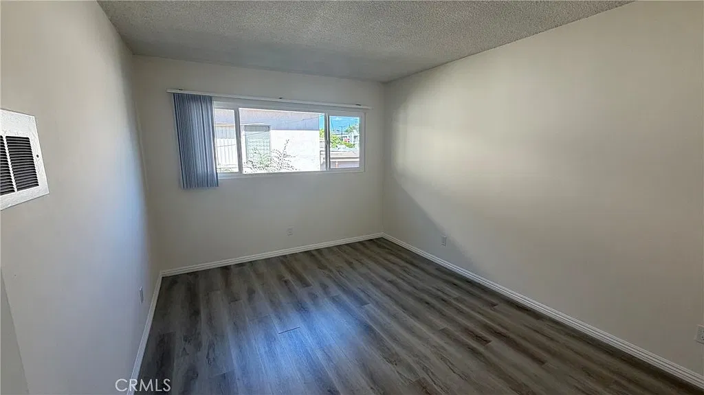 2 bed, 700 sqft, $2,500 — Photo 3