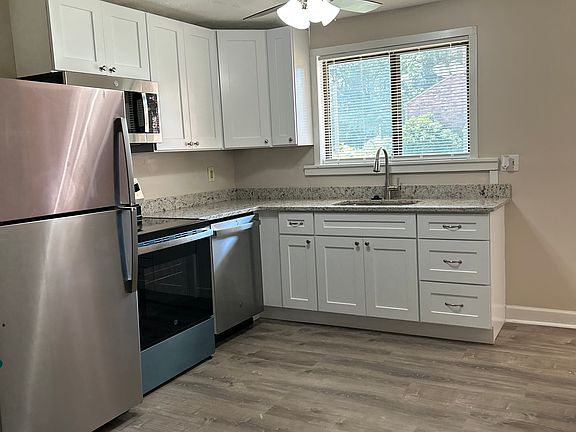2nd image of 21 Amato Dr #21L