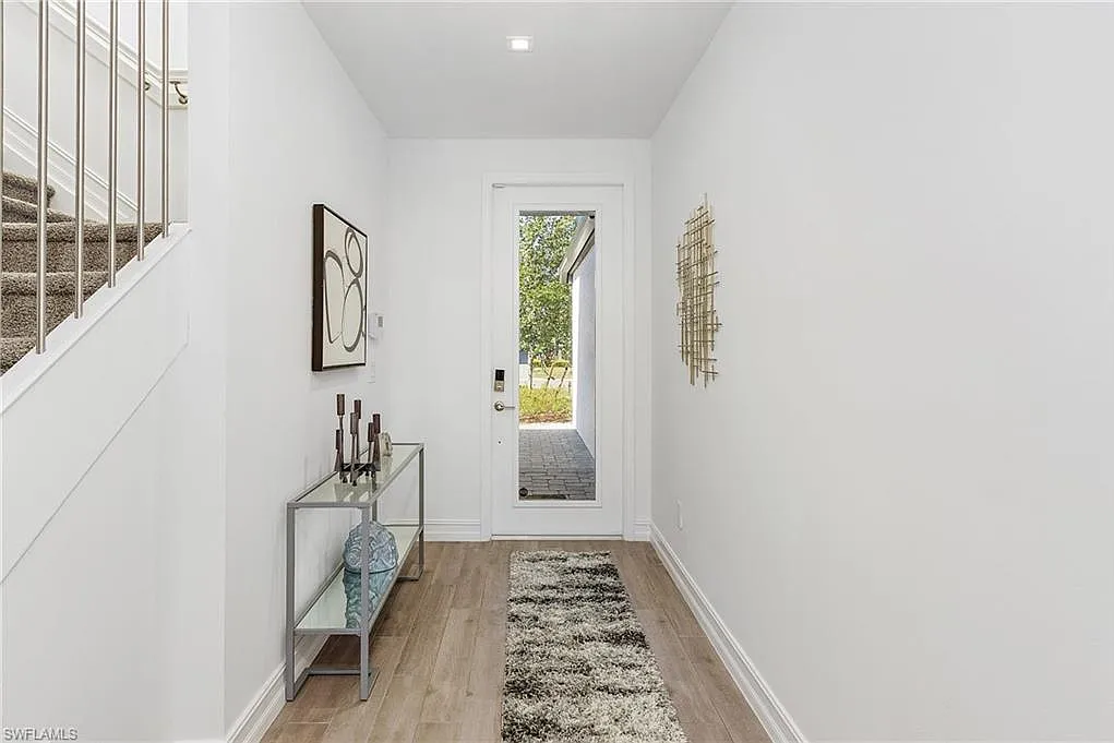 3 bed, 2.5 bath, 1841 sqft, $3,595 — Photo 2