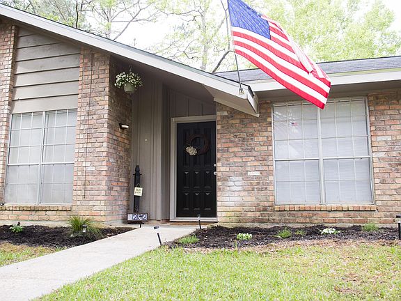 3rd image of 202 Honey Suckle Ln