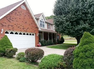 26 Golf Mdws, Chapmanville, WV 25508