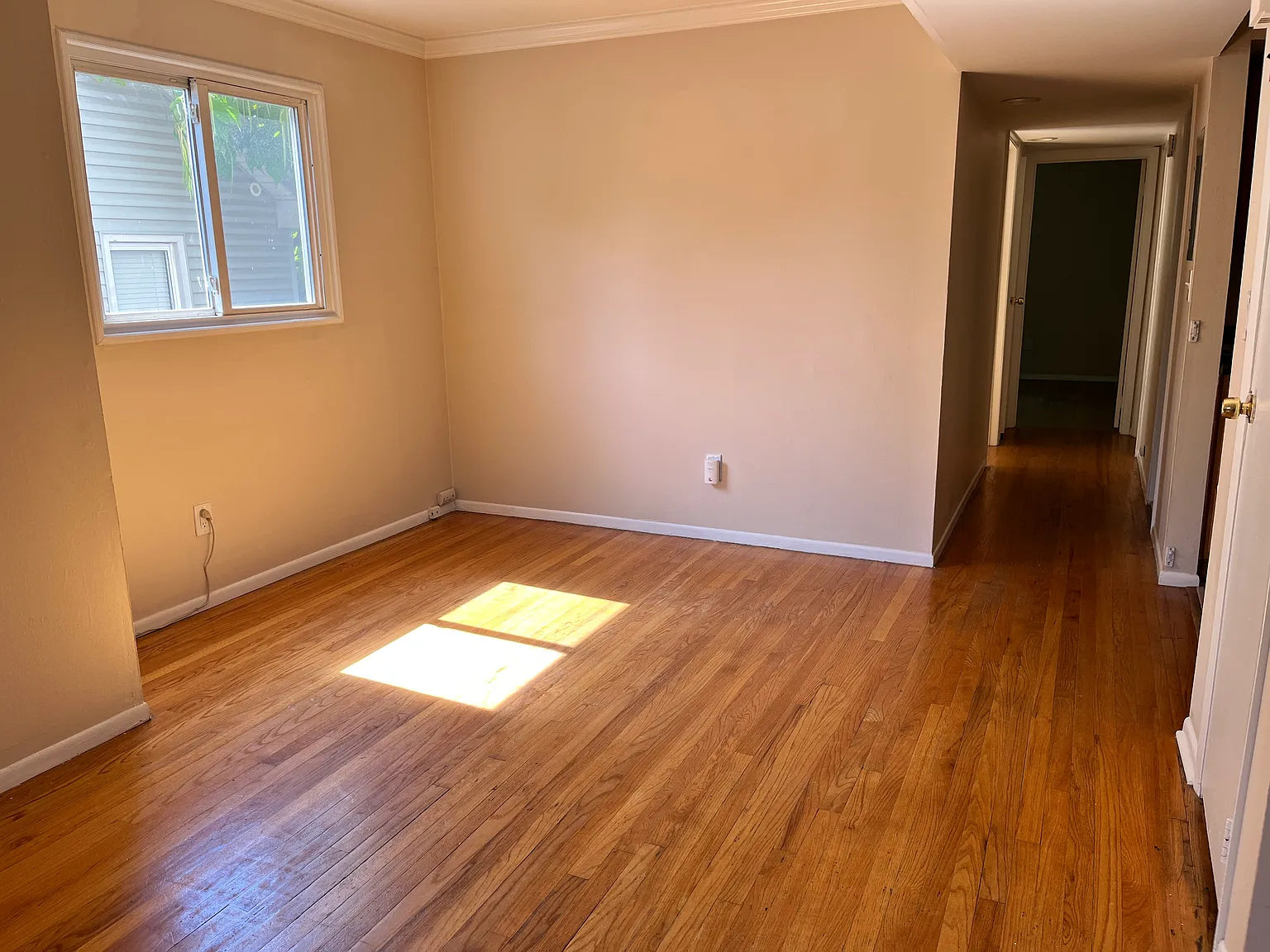 3 bed, 1100 sqft, $2,900 — Photo 4