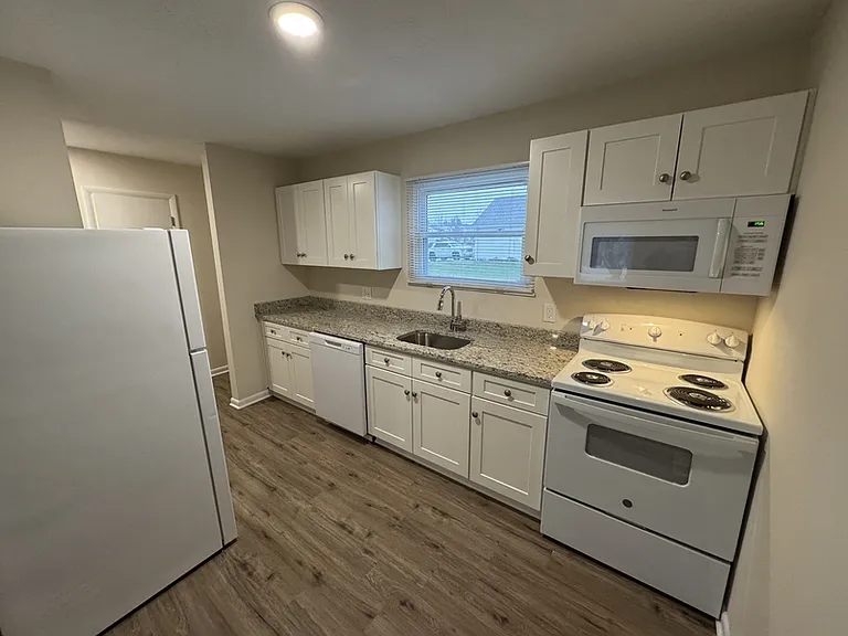 956-988 W Liberty St #956-B — Photo 2