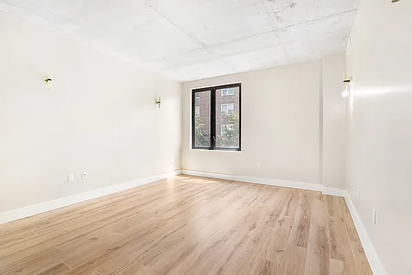 Rented by Safdie Realty Group | media 81