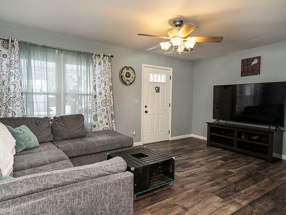 3rd image of 444 Caldwell Dr