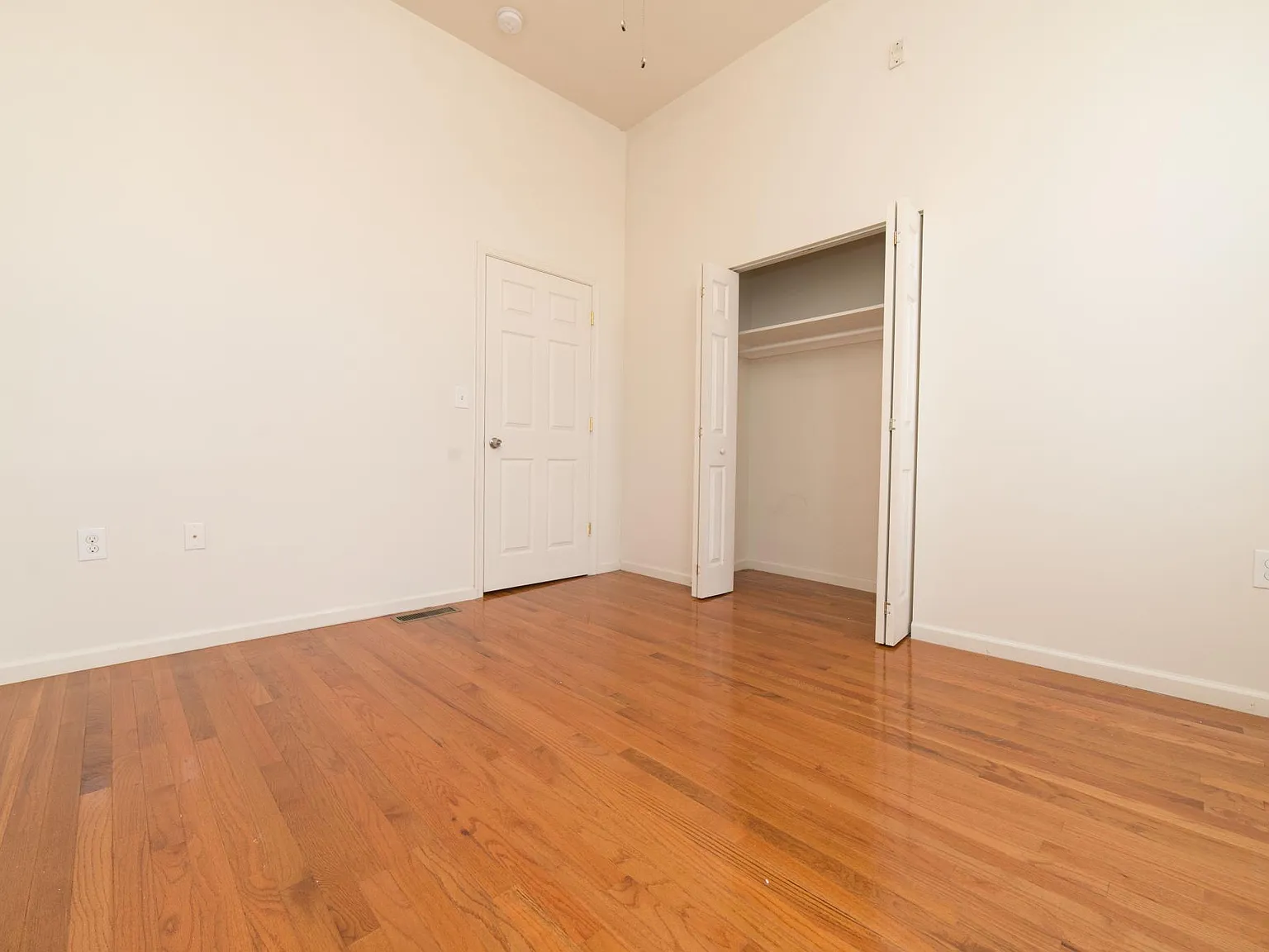 3 bed, 1300 sqft, $2,800 — Photo 4