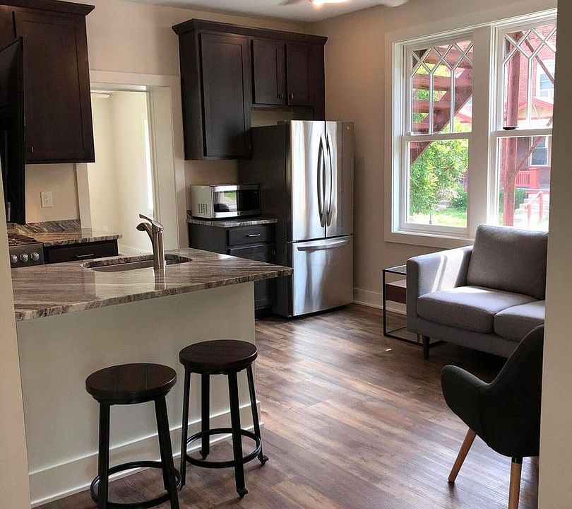 1st image of 262 E Lane Ave #1/2