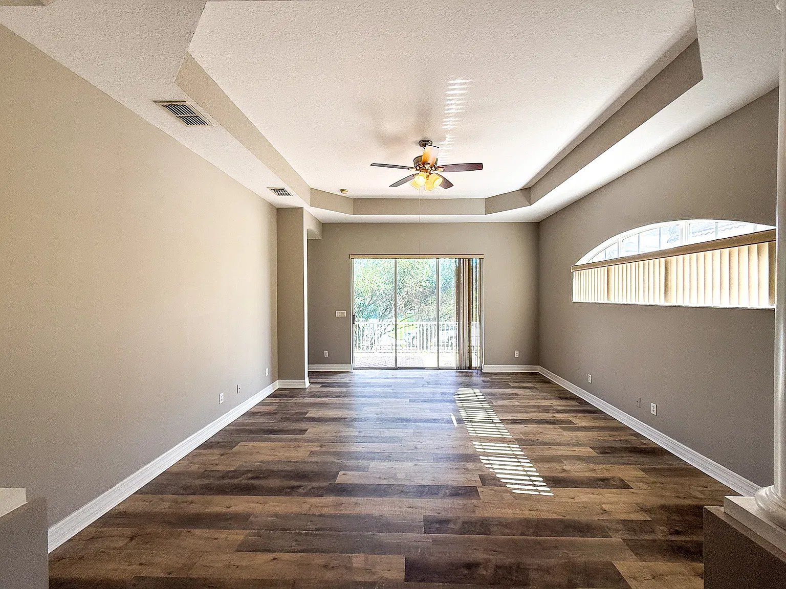 Move In Ready 3 Bedroom 2 Bath Villa — Photo 3