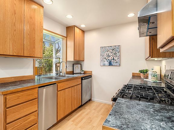 5th image of 17241 11th Avenue NE