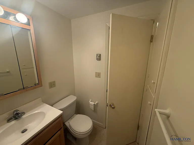 2024-2032 Spring St — Photo 12