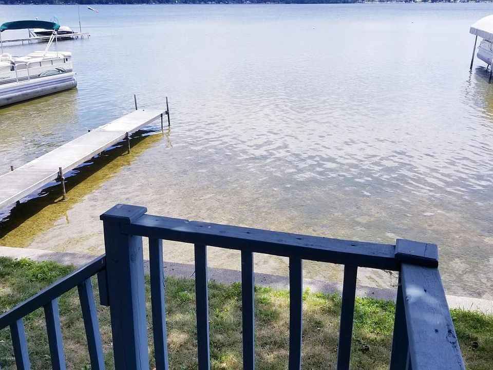 2nd image of 10681 Lake Dr