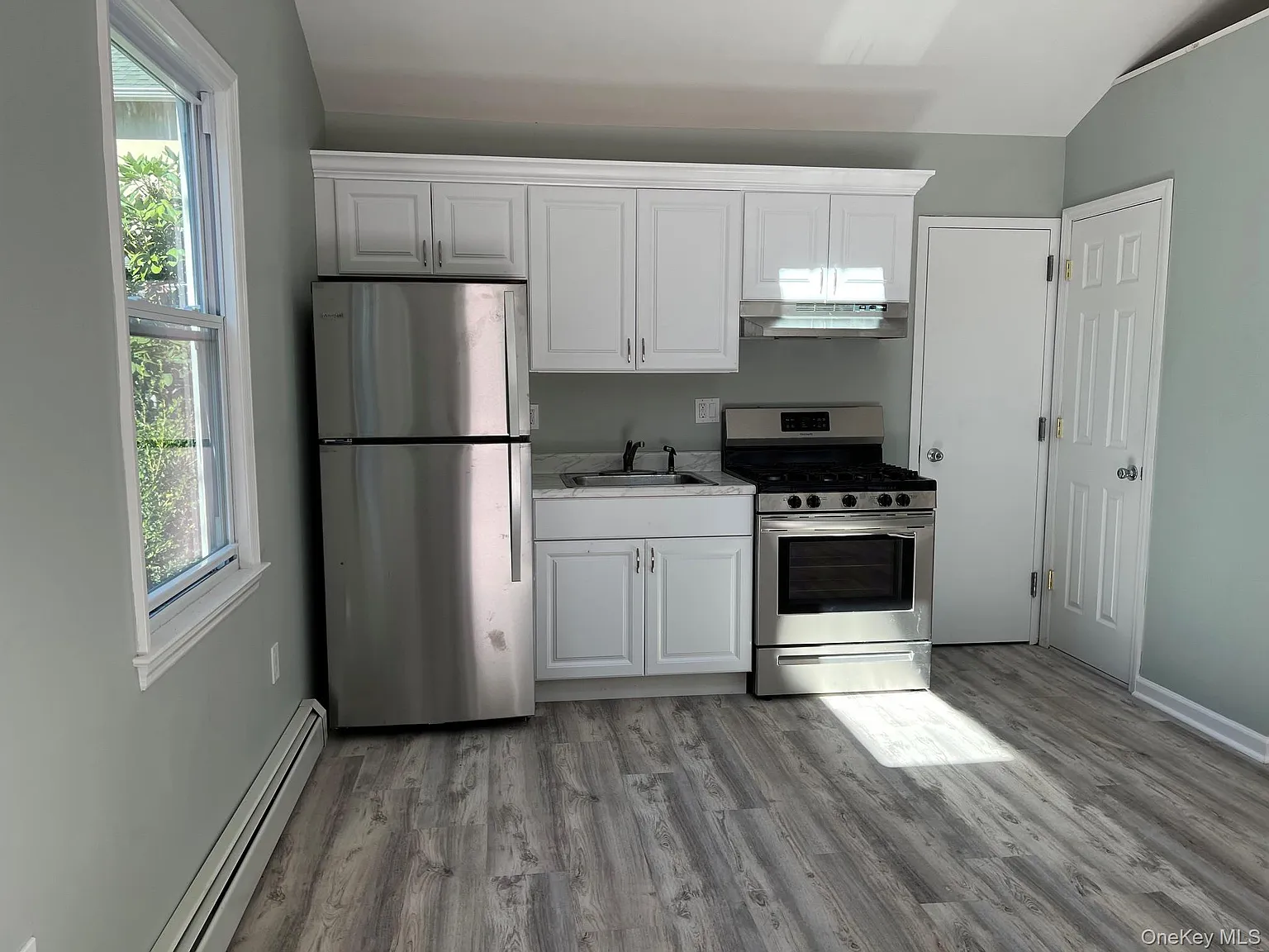Studio, 1.0 bath, 325 sqft, $1,950 — Photo 2