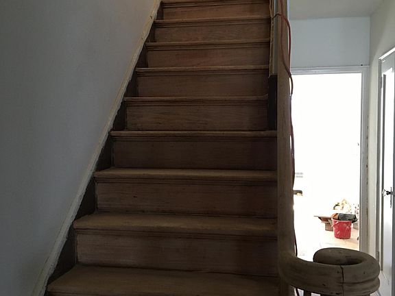 2nd image of 1056 Stratford Ave