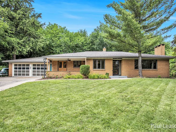 2005 Jefferson Dr SE, Grand Rapids, MI 49507
