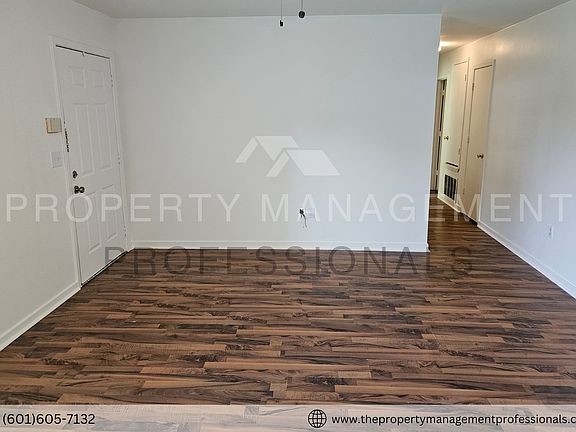 5th image of 1732 Brookhollow Cir