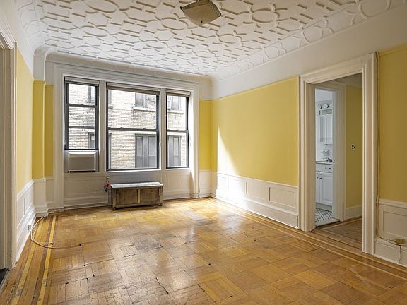 5th image of 200 W 54th St APT 11B