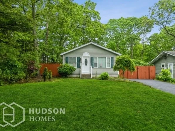 251 Pawnee Ave, Mastic, NY 11950