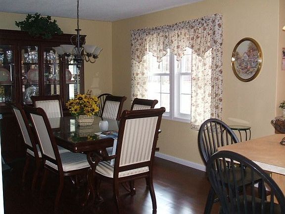 ENJOY MAKING HAPPY HOLIDAY MEMORIES