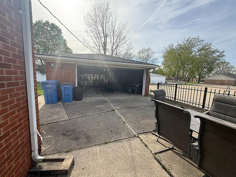 4176 Williams St — Photo 6