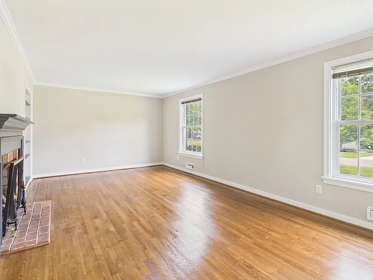 1519 Chauncey Ln — Photo 12