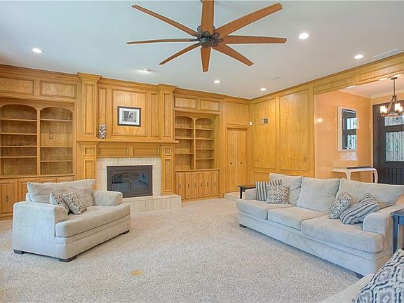 2nd image of 9918 Woodlake Dr