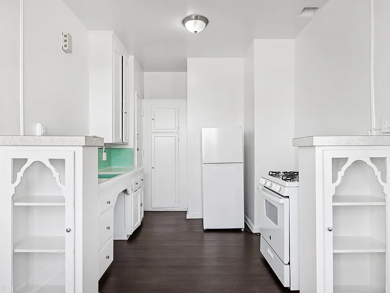 Linda Vista Apartments — Photo 10