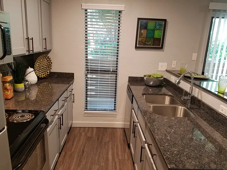Verde Apartments — Photo 6
