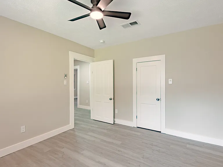 1107 W Dogwood St — Photo 13