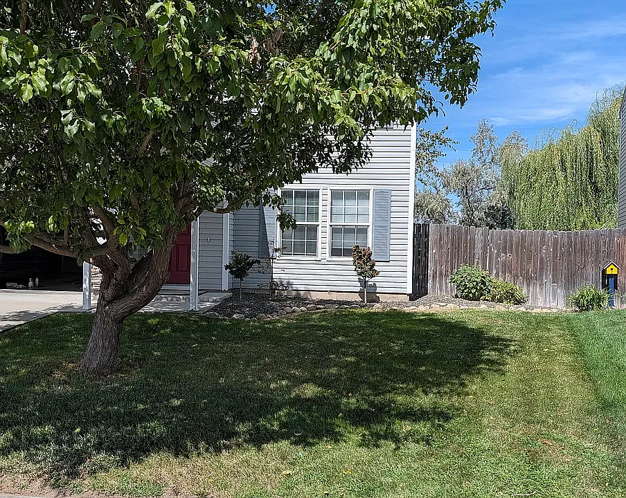 88 E Roselake Dr