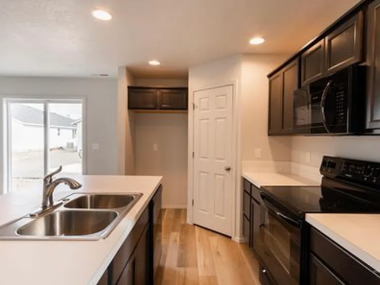 8388 E Harpster Ct — Photo 4