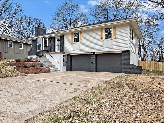 2nd image of 508 NW Roanoke Dr