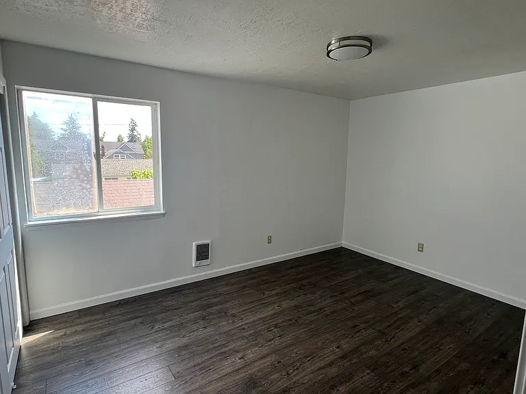 1220 NE 84th Ave — Photo 8