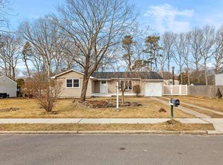 368 Randall Rd, Ridge, NY 11961