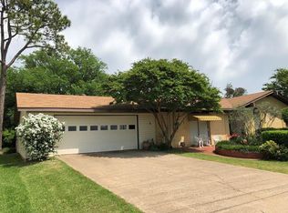 1104 Cooke St, Nocona, TX 76255