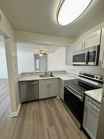 Kitchen with bar