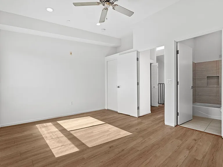 Echo Designer Loft Apartments — Photo 26