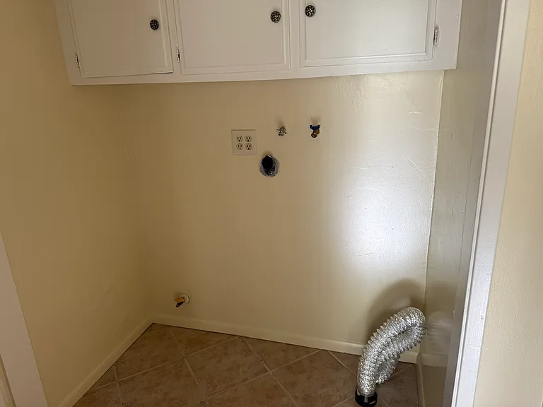 1157 W 22nd St #1 — Photo 7