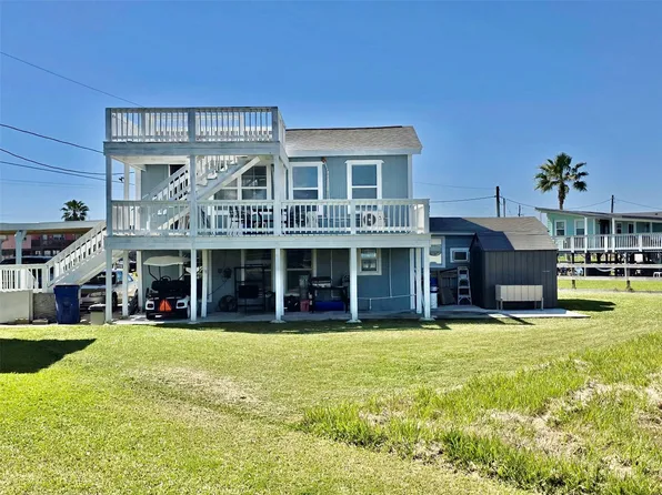 325 Texas St, Surfside Beach, TX 77541