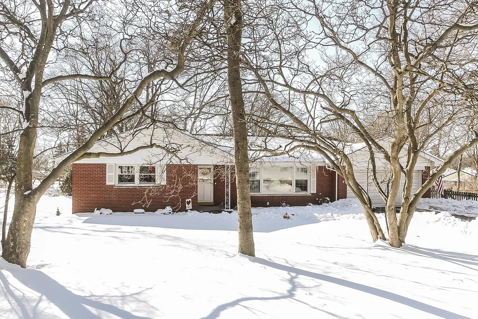 22W671 Hackberry Dr photo 1