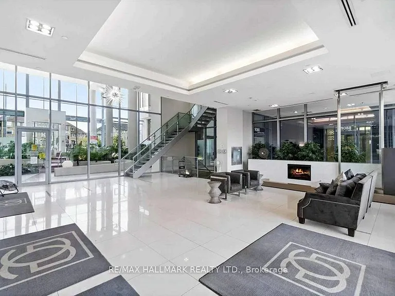 9090 Yonge St #806B — Photo 3