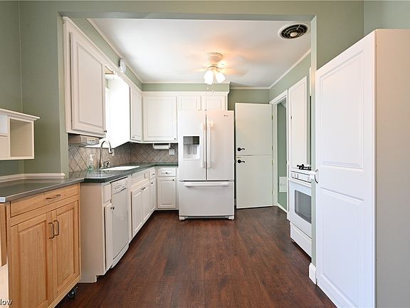 5th image of 8321 Pelham Dr