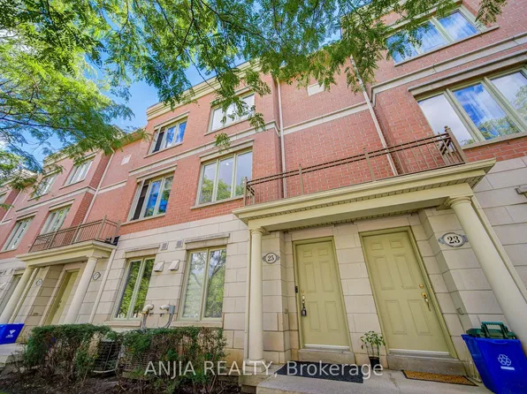 25 Galleria Pkwy, Markham, ON L3T 0A4